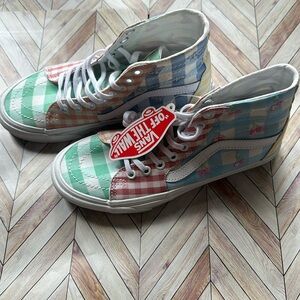 VANS HI-TOP CHERRY 🍒🌸 SIZE 6.5 (W)